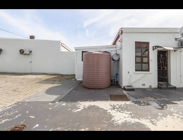 1,097M² BUILDING FOR SALE IN RICHMOND HILL